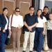 Foto bersama, LAKRI dan Kuasa Hukum Adv.Eric Tengor, SH, serta Korban Gracelda dan para saksi WNA dan juga penerjemah seusai menerima hasil dalam sidang putusan. (foto: Chris/Barta1)