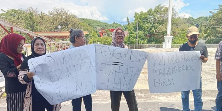 Para Lansia mencari keadilan di DPRD Sulut. (foto: meikel/barta)