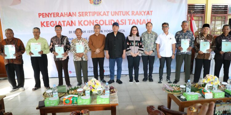 Menteri ATR/Kepala BPN Harapkan Warga Parangtritis Manfaatkan Tanah untuk Masa Depan