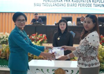 Bupati Chyntia Kalangit Lantik TP-PKK Sitaro, Begini Pesannya