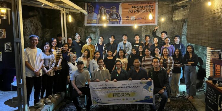 Foto bersama peserta dan pelaksana Pengabdian Kepada Masyarakat Polimdo pada Creative Business Workshop. (foto: istimewa)