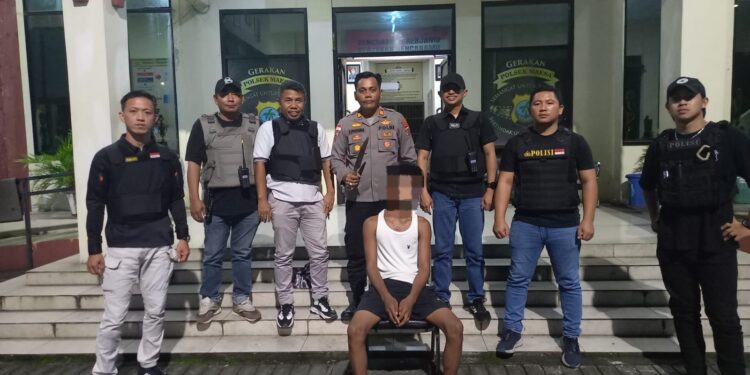 Saat VD ditagkap oleh Tim Patroli Wilayah Timur Polres Bitung. (foto: istimwa)
