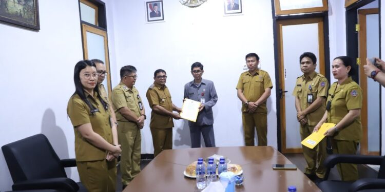 Wabup Serahkan SK Direktur 2 BUMD kepada Charlton Bob Wuaten dan Jacson Baginda