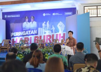 Foto: Bupati Kepulaun Sangihe, Michael Thungari menyampaikan sambutan dalam peringatan Hari Buruh 1 Mei 2025. (Dok. Gerald Kobis)