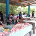 Foto: Para pedagang daging Babi yang menempati bangunan Daseng Malahasa. (Rendy/Barta1)