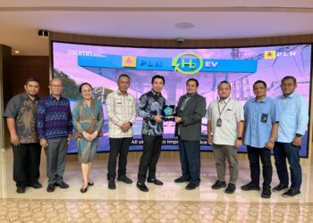 Foto: Bupati Kepulauan Sangihe didampingi sekretaris daerah dan beberapa Kepala OPD dalam audiensi dengan Direktur Distribusi PT.PLN. (Dok. Istimewa)