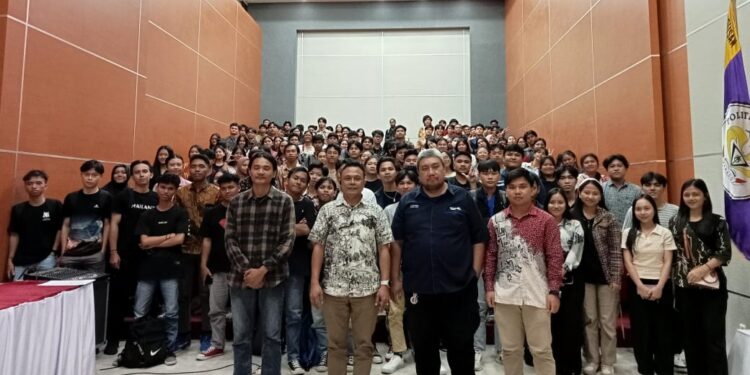 Kuliah Umum Jurusan Teknik Elektro Polimdo. (foto: meikel/barta)