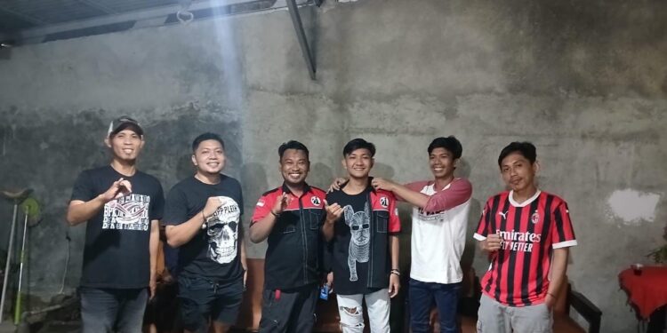 Ketua BPKel OI 1/2 Dewa Manado , Marwan Darise bersama anggotanya dan pengurus BPK Oi Manado. (foto: istimewa)