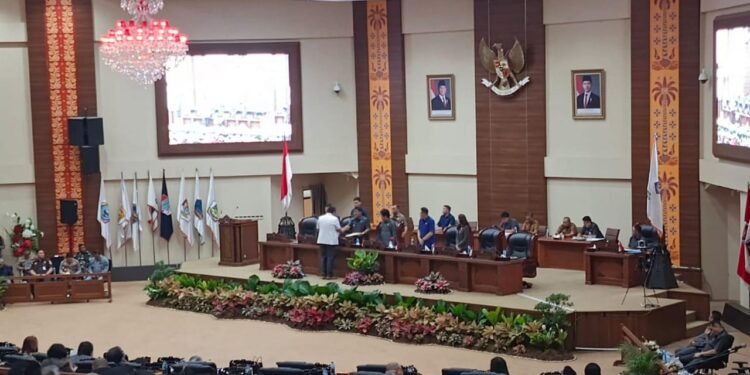 Kondisi Ruang Paripurna DPRD Provinsi Sulut. (foto: meikel/barta)