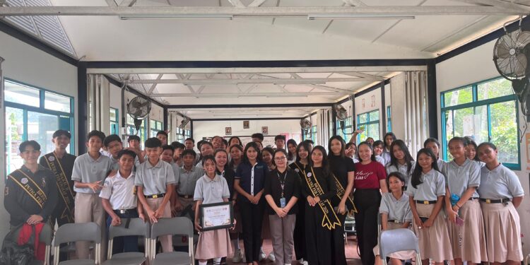 Foto Bersama MJB Bersama PP FEB Unsrat 2024 beserta Siswa/Siswi Wonder School Manado. (foto: istimewa)