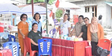 Foto: Para Nakes dalam kegiatan Seke Maneke di Pulau Para. (Dok. Istimewa)