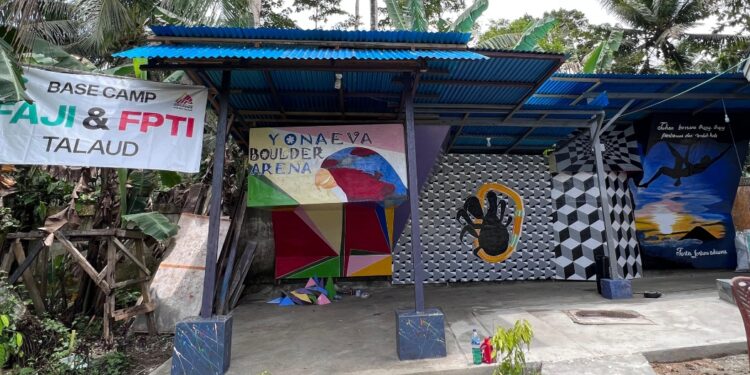 YONAEVA Boulder Arena.