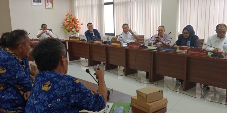 Proses RDP komsi III DPRD Sulut bersama Mitra terkait. (foto: meikel/barta)