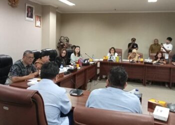 Situasi rapat lintas komisi DPRD Provinsi Sulut bersama instansi yang terundang. (foto: meikel/barta)