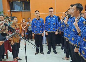 Pengambilan sumpah PNS di lingkungan Polimdo. (foto: istimewa)