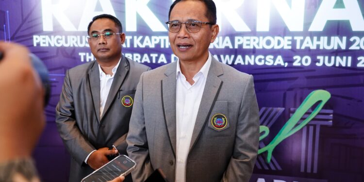 Dikukuhkan sebagai Alumni Kehormatan KAPTI-Agraria, Pudji Prasetijanto Hadi Beri Pesan