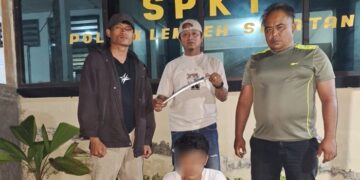 Tim Opsnal Polsek Lembeh Selatan mengamankan pelaku berinisial GD serta barang bukti. (foto: Chris/Barta1)