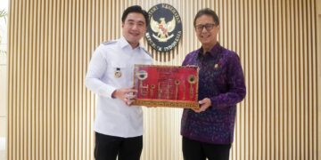Foto: Bupati Kepulauan Sangihe saat audiensi bersama Menteri Kesehatan Budi Gunadi Sadikin. (Dok. Istimewa)