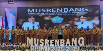 Foto: Bupati Kepulauan Sangihe Bersama para Kepala Daerah Kabupaten/Kota dan Wakil Gubernur Sulawesi Utara, Dr. J. Victor Mailangkay. (Dok. Istimewa)