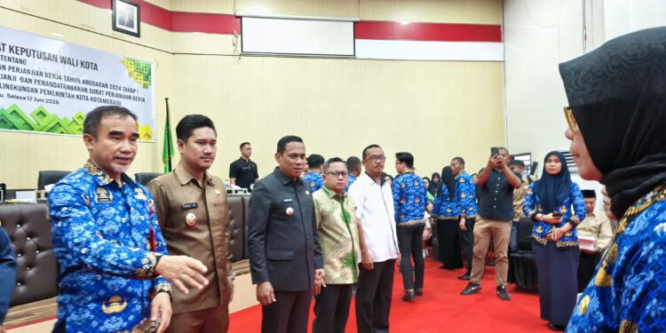 Penyerahan SK P3K Tahap I 2024: 422 ASN Baru Resmi Bertugas di Pemkot Kotamobagu