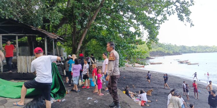 Polres Bitung melaksanakan pengamanan di beberapa lokasi wisata. (foto: Chris Pontoh)