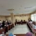 Suasana RDP Komisi 1 bersama masyarakat Keraton. (foro: meikel/barta)