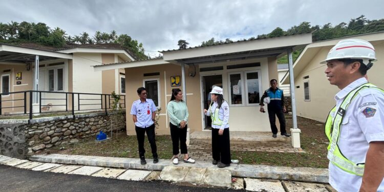 Bupati Sitaro Melihat dari Dekat Rumah Hunian Warga Laingpatehi dan Pumpente di Modisi