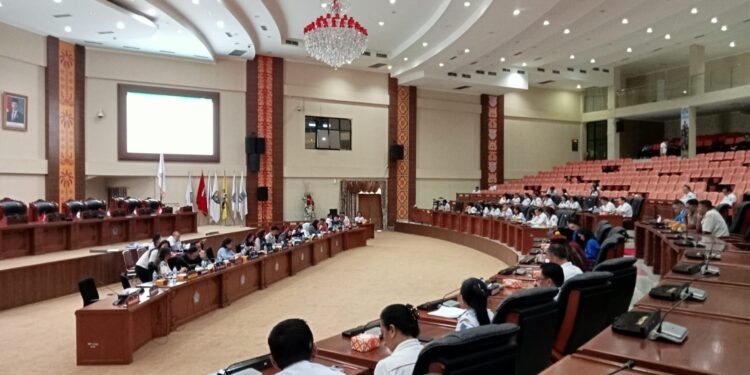 Situasi FGD Ranperda Kepemudaan. (foto: meikel/barta)