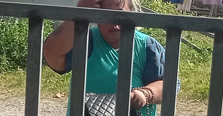 Sosok perempuan paruh baya yang mengaku anggota BIN.