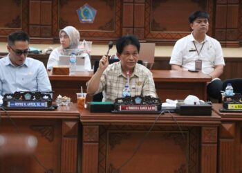Pimpinan DPRD Sulut saat memimpin pembahasan KUA dan PPAS APBD Provinsi Sulut Tahun Anggaran 2025-2026. (foto: Setwan)