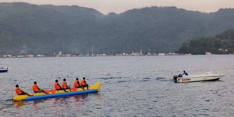 Foto: Banana Boat di Pantai Apengsembeka milik Hayana Group. (Dok.Rendy/Barta1)