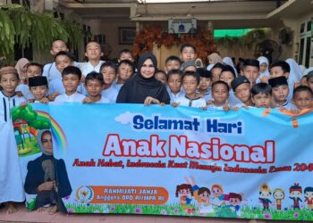 Anggota DPD RI asal Gorontalo, Senator Rahmijati Jahja, menggelar acara sholawatan bersama Anak-anak dari berbagai wilayah di Kabupaten Gorontalo. (foto; istimewa)