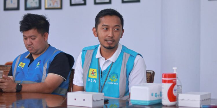 Foto: Dimas Adhi Prabowo, Manejer PLN UP 3 Tahuna, saat audiensi dengan Bupati Kepulauan Sangihe. (Dok. Istimewa)