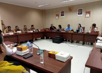 Situasi RDP Komisi IV DPRD Sulut bersama pihak Yayasan dan Rektor beserta Dosen Prisma Manado. (foto: meikel/barta)