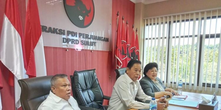 Pimpinan Fraksi PDI Perjuagan DPRD Sulut. (foto: meikel/barta)