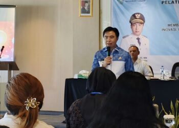 Foto: Bupati menyampaikan sambutan dan materi dalam pelatihan wirausaha pemuda 2025. (Dok.Rendy/Barta1)