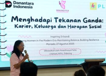 A Fielia Litelnoni Psikolog, memberikan wawasan mendalam tentang bagaimana perempuan bisa tetap tangguh dan seimbang di tengah tekanan yang kerap datang dari berbagai arah. (foto: Humas PLN)