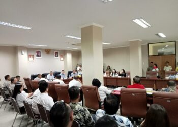 RDP Lintas Komisi DPRD Sulut bersama Masyarakat dan BPN Manado. (foto: meikel/barta)