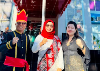 Foto: Pelaksanaan upacara digelar di dua lokasi. Di Kantor Wilayah ATR/BPN Provinsi Sulawesi Utara, Kepala Kantor Pertanahan Kabupaten Kepulauan Sangihe, Raynolds Alex Mukau, hadir bersama Kepala Subbagian Tata Usaha, Deybi Sangari. (Dok. Istimewa)