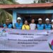 General Manager PLN UID Suluttenggo Usman Bangun (Ke empat dari kanan) bersama Ibu Mei Eister (kesempat dari kiri), pengurus Gereja Elim Masani saat penyerahan Bantuan Bencana Alam Gempa Bumi di Poso. (foto: Humas PLN)
