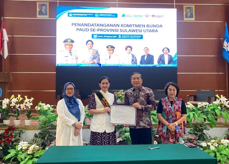 Foto: Penandatanganan Komitmen Bunda PAUD se-Provinsi Sulawesi Utara. (Dok. Istimewa)