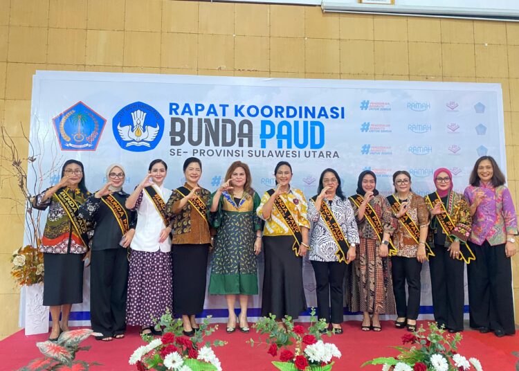Foto: Ketua Tim Penggerak PKK sekaligus Bunda Pendidikan Anak Usia Dini (PAUD) Ny. Cherry S. Thungari Soeyoenus Hadir dalam Rapat Koordinasi di Auditorium Sam Ratulangi Balai Penjaminan Mutu Pendidikan (BPMP) Sulut.