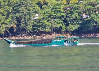 Foto: Penangkapan dilakukan terhadap kapal motor KM MJ Moro Ami pada Sabtu (9/8/2025) oleh tim patroli PSDKP Tahuna. (Dok. Istimewa)