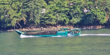 Foto: Penangkapan dilakukan terhadap kapal motor KM MJ Moro Ami pada Sabtu (9/8/2025) oleh tim patroli PSDKP Tahuna. (Dok. Istimewa)