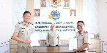 Foto: Sertijab Kepala Pertanahan Sangihe, dari Steven O.K. Wowor kepada Raynolds Alex Mukau. (Dok. Istimewa)