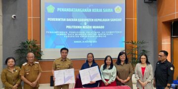 Foto: Bupati Kepulauan Sangihe, Michael Thungari Teken MoU dengan Polimdo. (Dok. Istimewa)