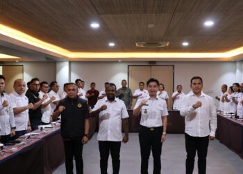 Foto: Tim Pengawasan Orang Asing menggelar rapat bersama di Tahuna Beach Hotel, Rabu (27/8/2025). (Dok. Istimewa)