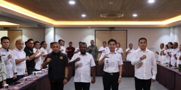 Foto: Tim Pengawasan Orang Asing menggelar rapat bersama di Tahuna Beach Hotel, Rabu (27/8/2025). (Dok. Istimewa)