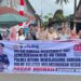 Kapolres Bitung AKBP Albert Zai, SIK, MH saat menggelar Pasar Murah di Pasar Girian. (foto: Chris/Barta1)