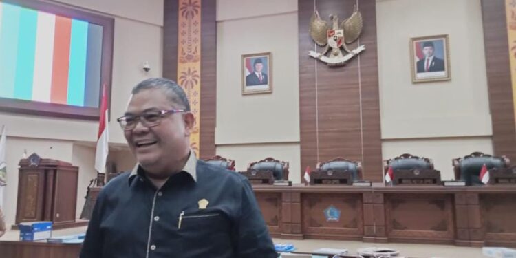 Ketua Pansus RPJMD 2025-2029, Louis Carl Schramm. (foto: meikel/barta)